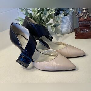 Tahari Camelot Black and Cream Women's Heels Sz 6.5 Large Buckle